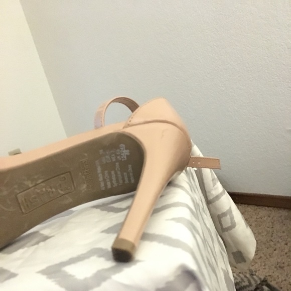 Heels - Picture 3 of 3